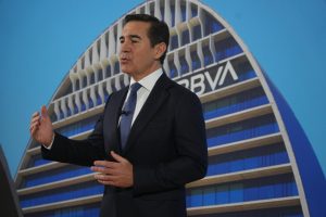 El presidente de BBVA defiende el «crecimiento rentable» en España ante los accionistas del banco