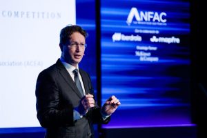 Fabricantes de coches piden a la UE proteger la competitividad automotriz en Europa.