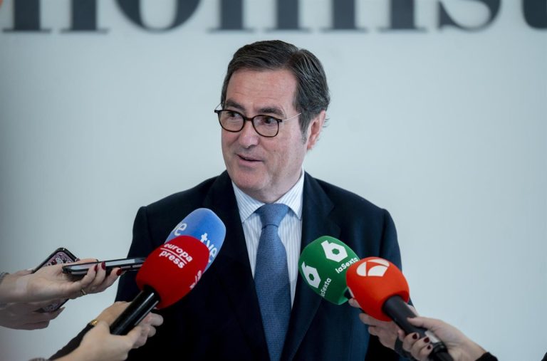 Garamendi (CEOE) critica el Estatuto del Becario y acusa al Gobierno de mantener un «monólogo social»