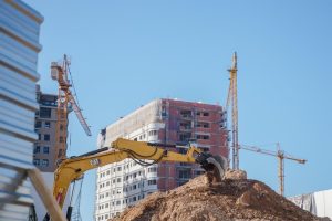 La construcción alerta de retrasos y alzas en vivienda por guerra en Irán que encarece materias.