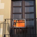 La oferta de alquiler cae drásticamente en zonas con control de precios, según Idealista