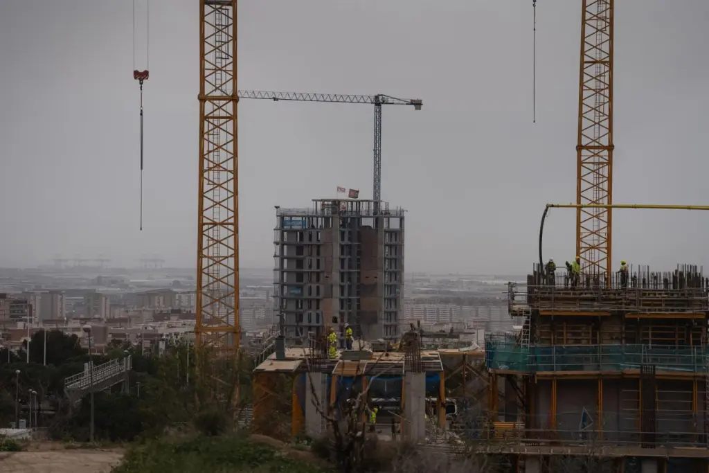 La vivienda subirá un 10% en 2026 y conflicto en Irán dificultará la construcción, según BBVA