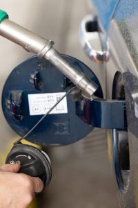 Los gasolineros proponen bajar impuestos para reducir 22 céntimos el precio de los combustibles