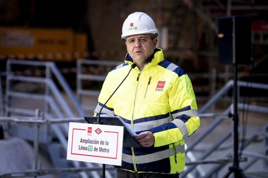 Madrid insta a Óscar Puente a restaurar el tren directo entre Madrid y Burgos tras larga espera.