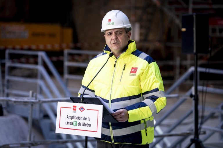 Madrid insta a Óscar Puente a restaurar el tren directo entre Madrid y Burgos tras larga espera.