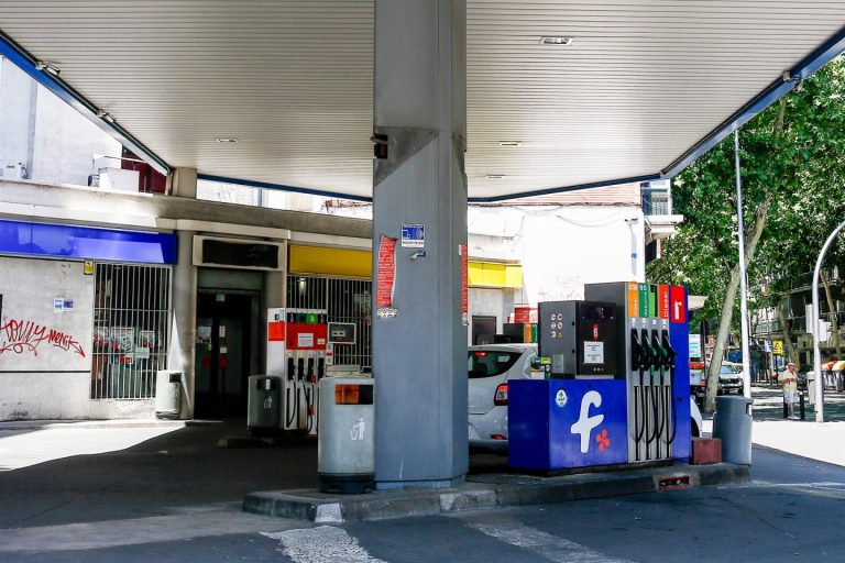 OCU denuncia a gasolineras por subidas desproporcionadas e injustificadas en precios de carburantes