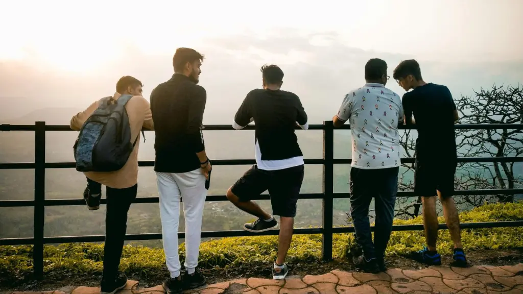 Cómo las pequeñas tradiciones mantienen unidos a los grupos de amigos después de la universidad