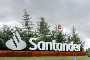 Santander y Visa completan primer pago con inteligencia artificial en América Latina