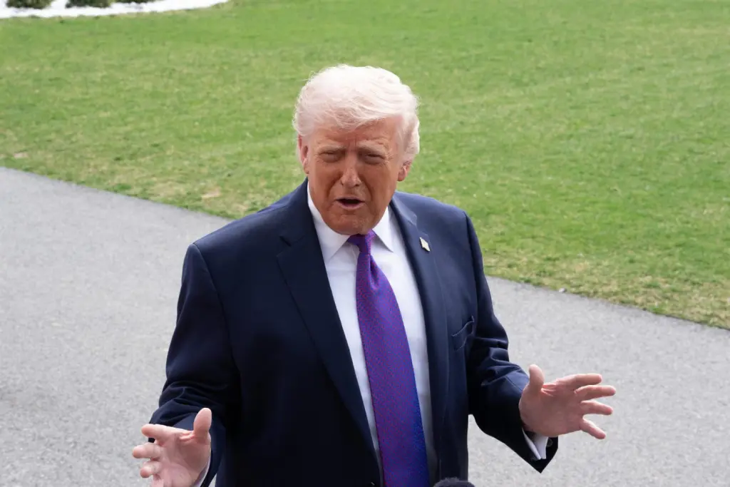 Trump suspende por 60 días la Ley Jones para abaratar el transporte de petróleo entre puertos de EEUU