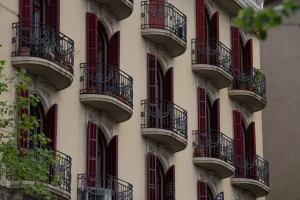 Bruselas amenaza con denunciar a España por discriminar fiscalmente a extranjeros con su vivienda habitual