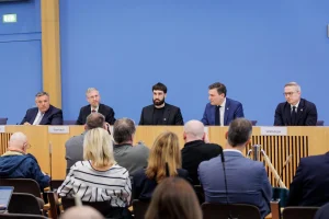 Cohere compra Aleph Alpha, buscando expandir su IA en Europa. Schwarz invierte 500 millones de euros