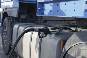 El Gobierno aprobará nuevo decreto este martes con medidas para aliviar impacto de la guerra en transporte