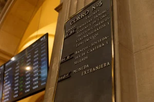 El Ibex 35 sube un 1,46% y supera los 18.200 puntos con el crudo a 96 dólares por barril