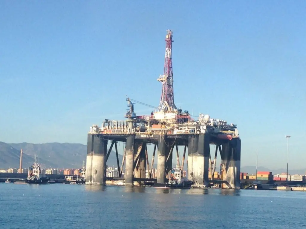 El precio del petróleo cae a 100 dólares y Bolsas europeas esperan abrir con subidas destacadas