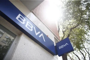 El TSJC ratifica multa de 2.000 euros al BBVA por oponerse a demandas por cláusulas abusivas.