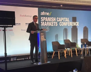 La CNMV lamenta el escaso crecimiento de la Bolsa española por falta de debuts e inversores.