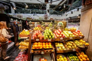 Las frutas y verduras suben un 3,22% en abril pese a una cesta de la compra casi estable, según OCU