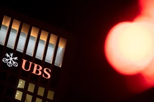 Suiza suaviza reglas de capital, pero UBS sigue rechazando y alerta sobre el impacto económico