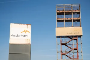 ArcelorMittal elige a firmas españolas para descarbonizar su planta siderúrgica en Dunkerque, Francia