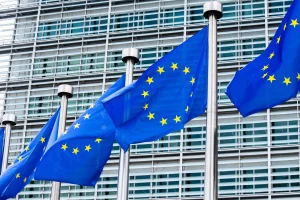 Bruselas dice que la volatilidad con EE.UU. no acabará con el acuerdo comercial reciente