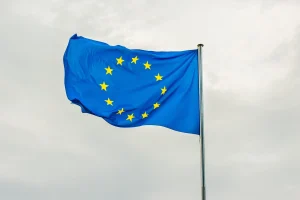 Bruselas mejora la previsión del PIB de España al 2,4% en 2026 pese a la crisis energética.