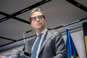 Carlos Cuerpo se reúne con agentes sociales para evaluar impacto económico de la guerra de Irán
