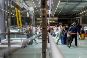 El 43% de los españoles pierde eventos vitales por retrasos y cancelaciones aéreas