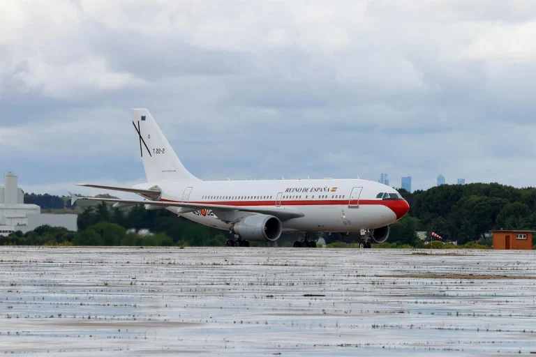 El avión con 14 españoles del crucero MV Hondius llega a Torrejón de Ardoz tras ser repatriados