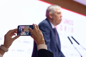 El consejo de Indra nombrará un nuevo CEO el martes en sustitución de De los Mozos