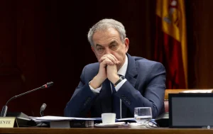 El juez imputa a Zapatero por el caso Plus Ultra y ordena registrar su despacho y empresa familiar