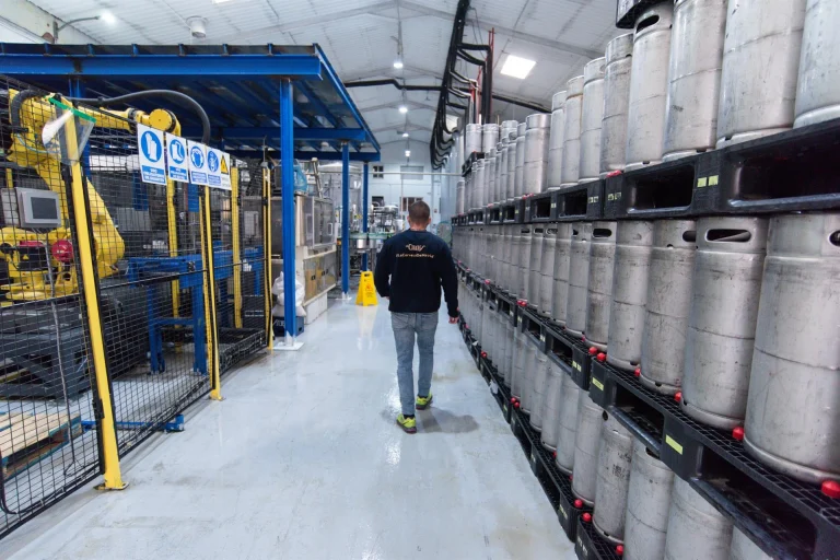 El PMI manufacturero de la eurozona alcanza máximos en casi cuatro años por acumulación de stocks