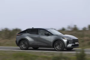 El Toyota C-HR+ es el eléctrico más vendido de abril, con 609 km de autonomía y desde 35.375 euros