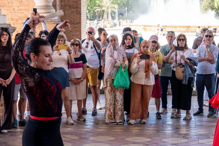 En 2025, casi el 70% de turistas están muy satisfechos con su visita a España, según Turespaña