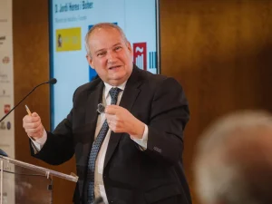 Hereu lanza ayudas de 15 millones para impulsar eficiencia energética en turismo afectado por conflicto