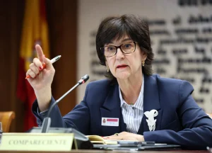 La CNMC abre ocho expedientes a eléctricas por su investigación sobre el histórico apagón eléctrico.