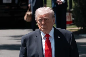 La UE defiende sus compromisos comerciales y promete responder a los aranceles de Trump