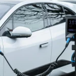 Las asociaciones ecologistas destacan ahorro de coches eléctricos ante crisis energética.