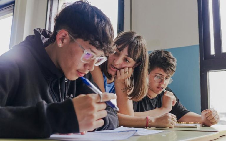 El refuerzo escolar, otra brecha entre hogares con mayores y menores rentas