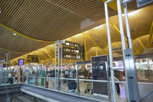 Barcelona y Madrid se consolidan entre los destinos con mayor crecimiento de vuelos este verano