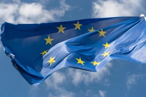Bruselas prevé movilizar hasta 25.000 millones para impulsar las renovables en el Mediterráneo