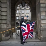 Diez años tras el Brexit, Reino Unido encalla con bajo crecimiento, más deuda y libra débil