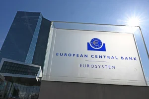 El BCE elimina 40 documentos de supervisión bancaria para simplificar sus guías