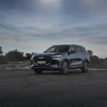 El EBRO s800, un SUV híbrido enchufable de siete plazas, desde 36.990 euros