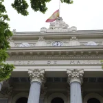 El Ibex 35 baja un 0,3% en la apertura y pierde los 19.500 puntos, con el petróleo a la baja
