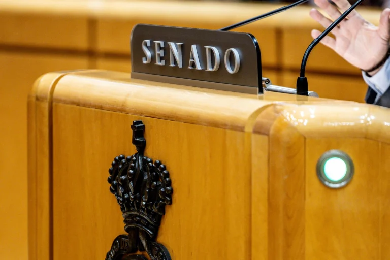 El Senado impulsa el uso parlamentario de la IA con 65 licencias de Gemini por 59.500 euros