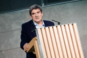 Escrivá comparece en el Congreso para presentar el último informe anual del Banco de España