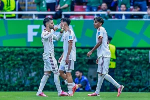 España vence a Uruguay con un gol de Baena y avanza a dieciseisavos como primera de grupo