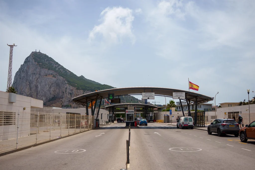 Hacienda saca a Gibraltar de la lista de paraísos fiscales e incorpora a Rusia