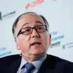 IAG ve «muy difícil» lanzar una oferta por EasyJet por las normas antimonopolio de la UE