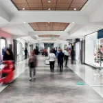 La afluencia a los centros comerciales sube un 6,4% en mayo en España, según Sensormatic